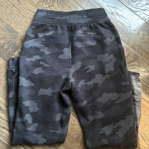 Lululemon scuba joggers - Picture 3 of 3